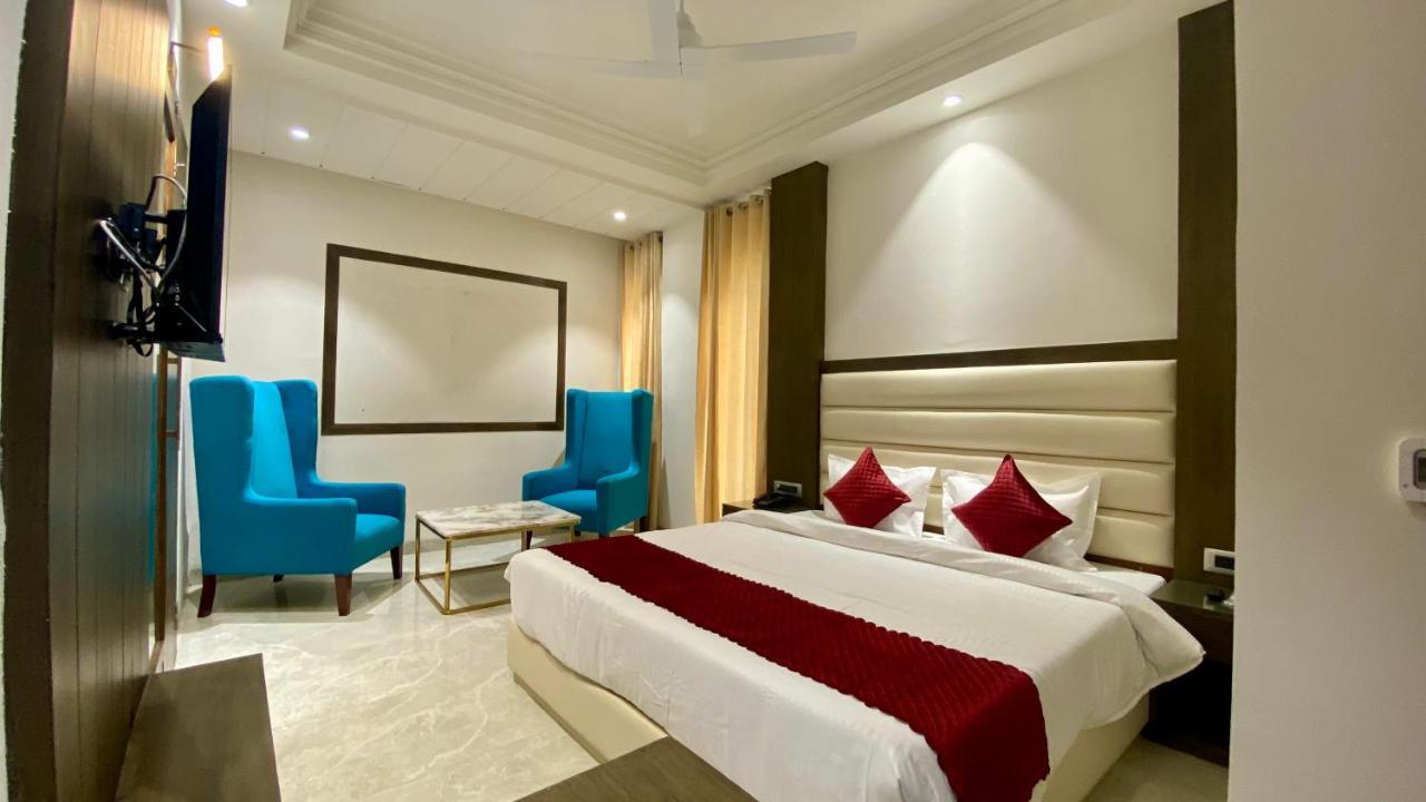 Luxe Resorts - Centrally Heated Air Conditioned Hotel In The Heart Of 카사울리 외부 사진