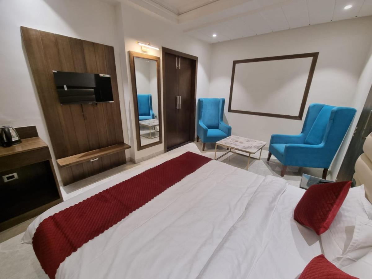 Luxe Resorts - Centrally Heated Air Conditioned Hotel In The Heart Of 카사울리 외부 사진