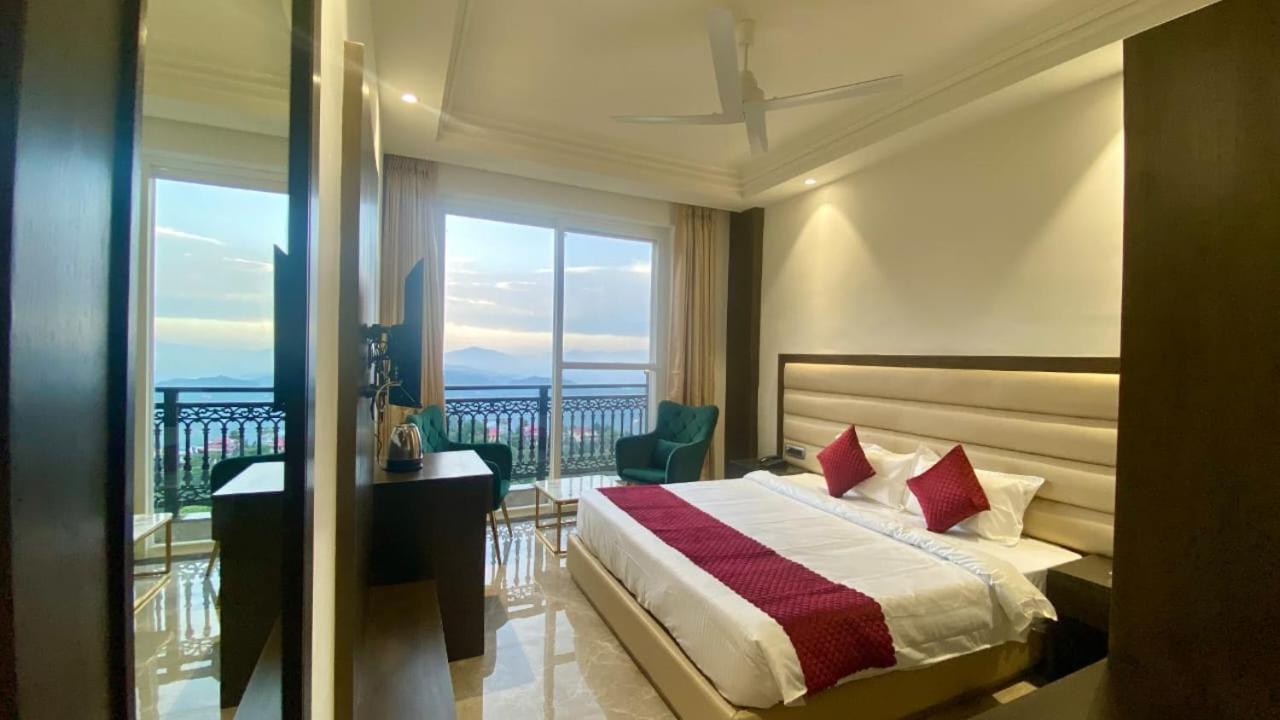 Luxe Resorts - Centrally Heated Air Conditioned Hotel In The Heart Of 카사울리 외부 사진