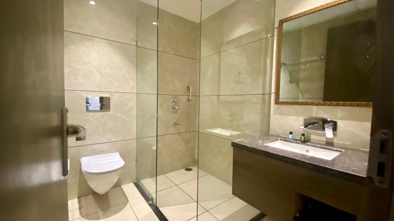 Luxe Resorts - Centrally Heated Air Conditioned Hotel In The Heart Of 카사울리 외부 사진