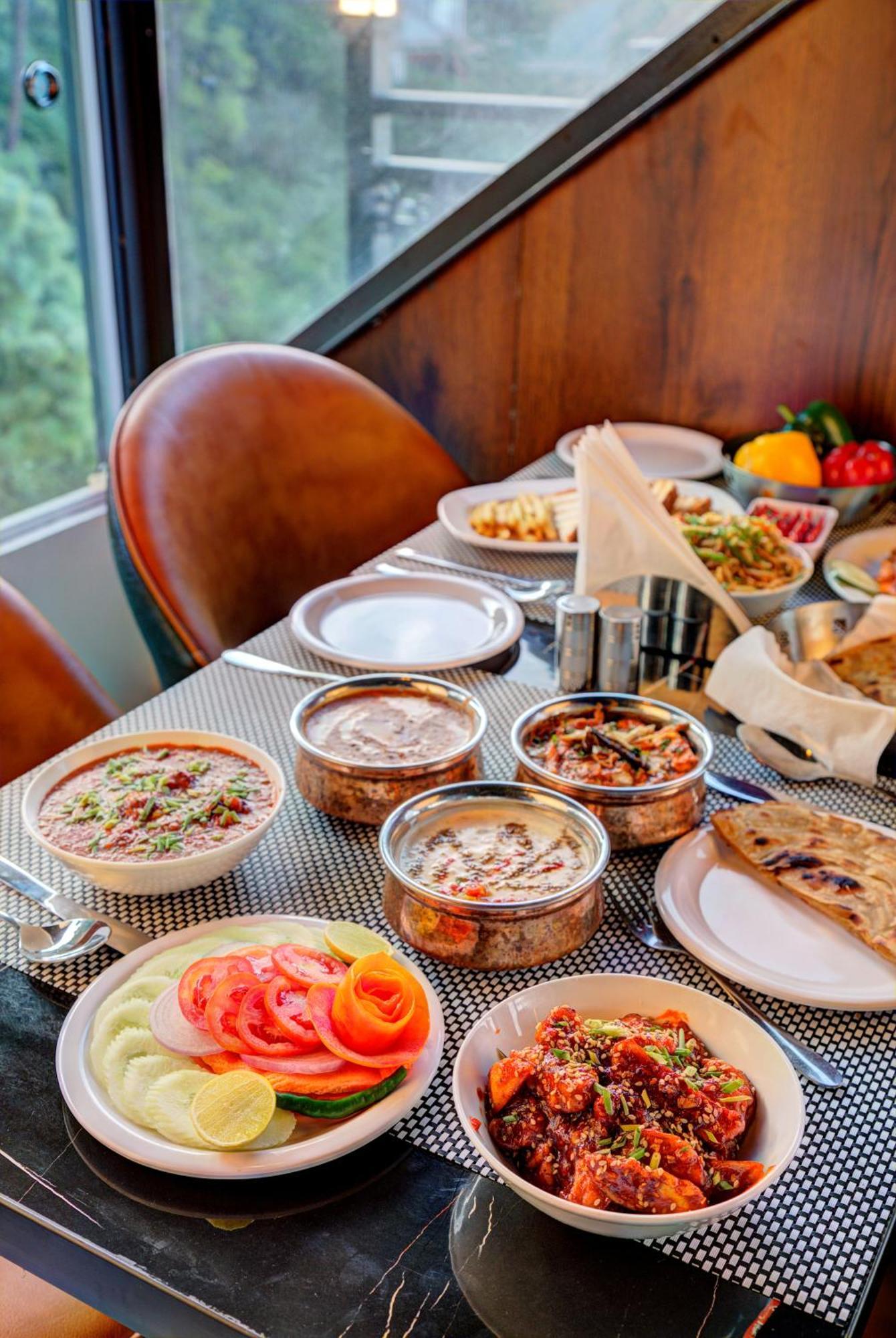 Luxe Resorts - Centrally Heated Air Conditioned Hotel In The Heart Of 카사울리 외부 사진