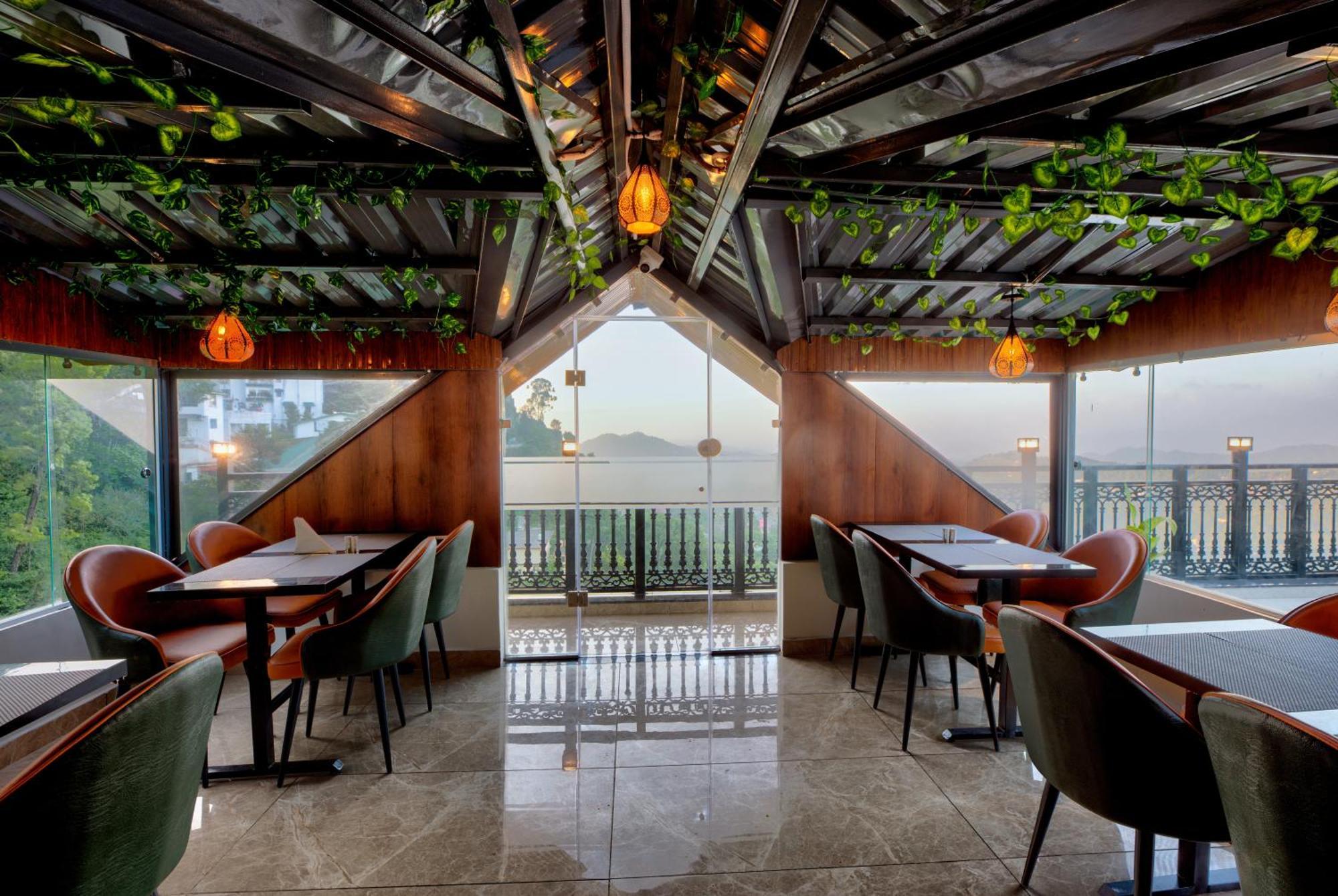 Luxe Resorts - Centrally Heated Air Conditioned Hotel In The Heart Of 카사울리 외부 사진