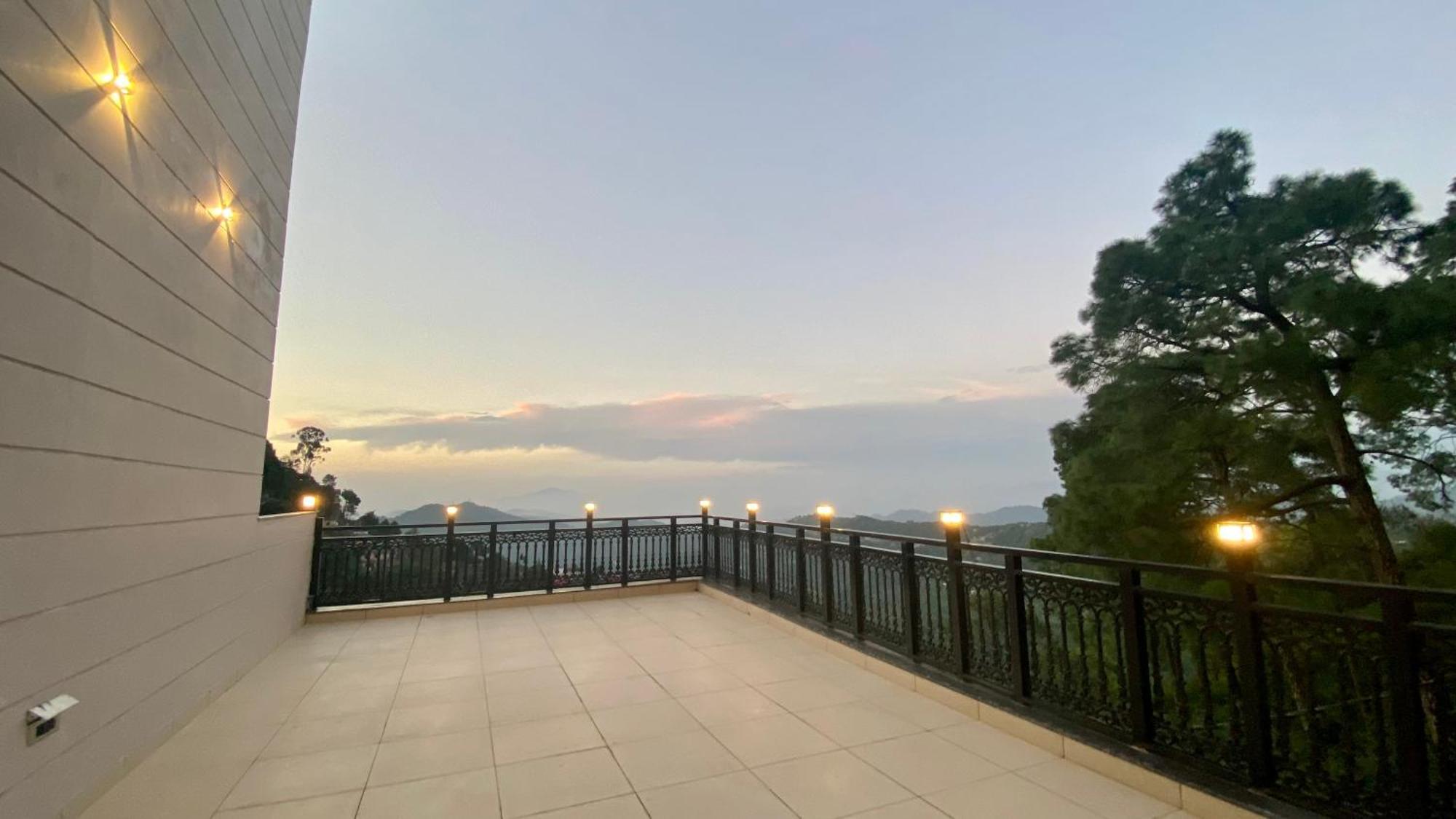 Luxe Resorts - Centrally Heated Air Conditioned Hotel In The Heart Of 카사울리 외부 사진
