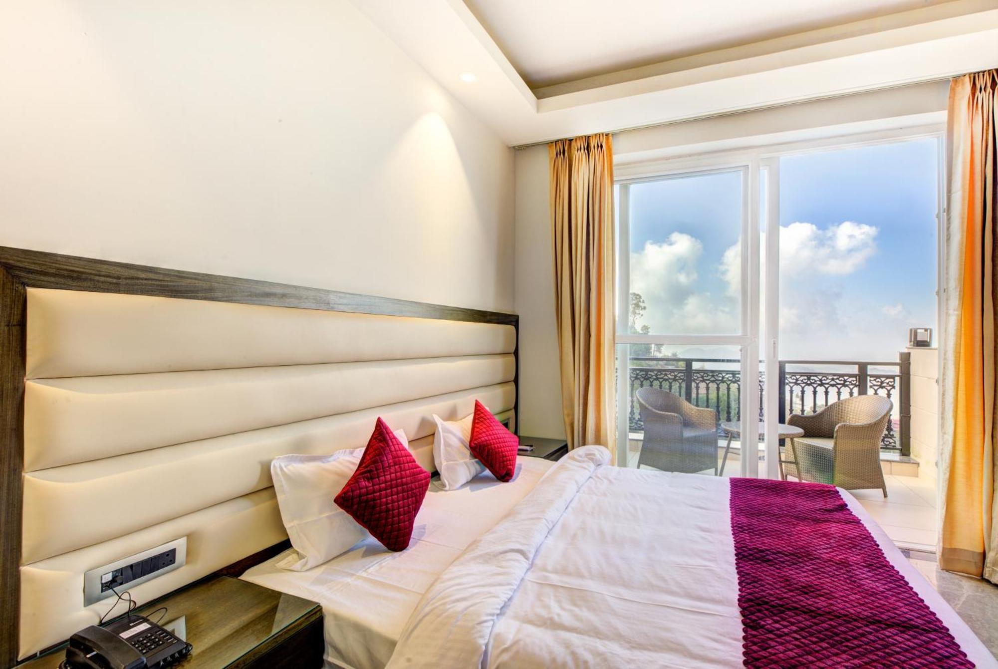 Luxe Resorts - Centrally Heated Air Conditioned Hotel In The Heart Of 카사울리 외부 사진