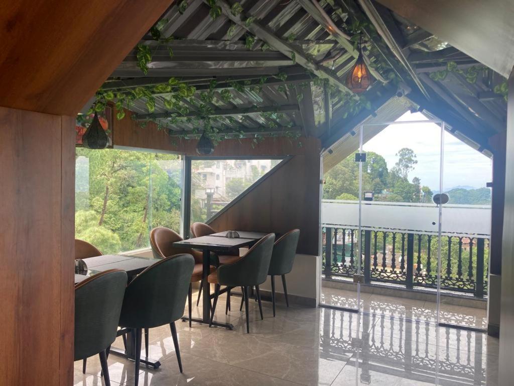 Luxe Resorts - Centrally Heated Air Conditioned Hotel In The Heart Of 카사울리 외부 사진