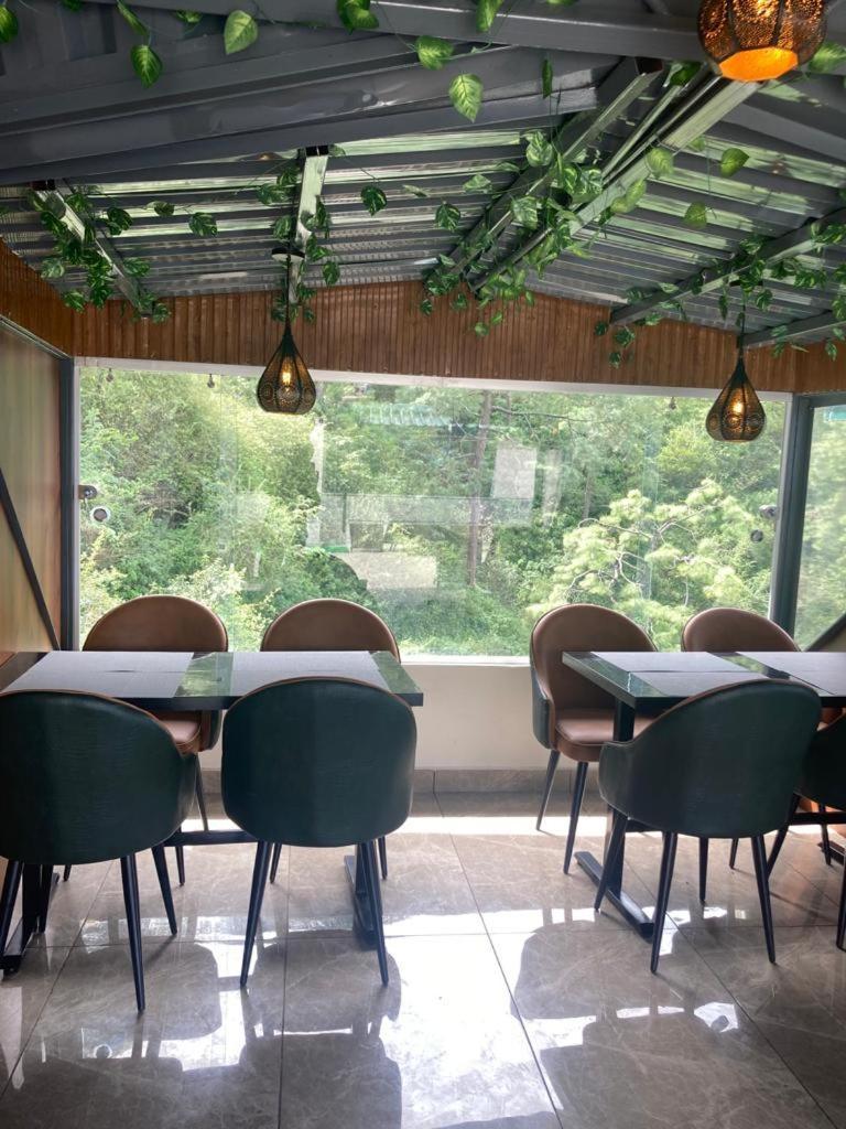 Luxe Resorts - Centrally Heated Air Conditioned Hotel In The Heart Of 카사울리 외부 사진