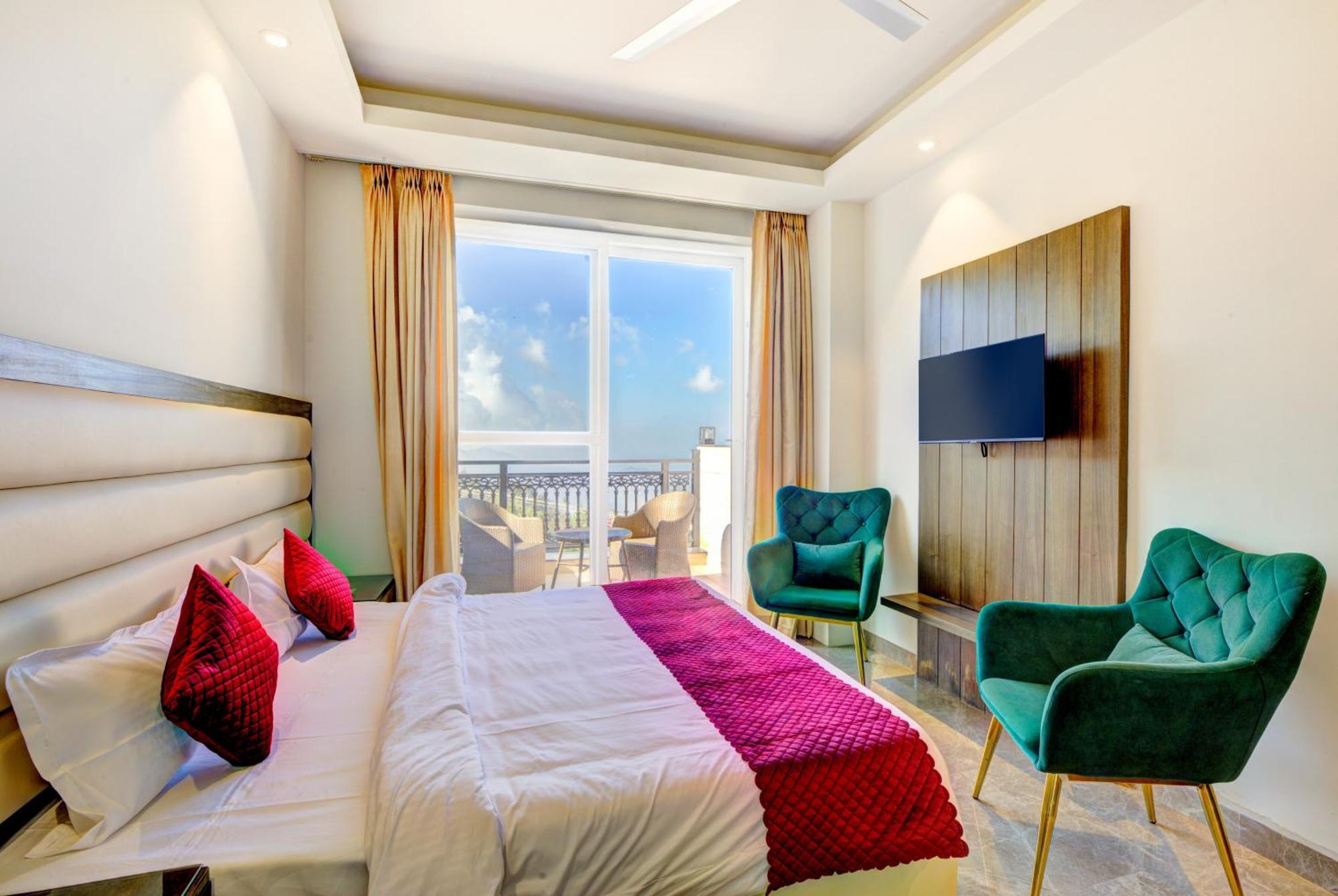 Luxe Resorts - Centrally Heated Air Conditioned Hotel In The Heart Of 카사울리 외부 사진